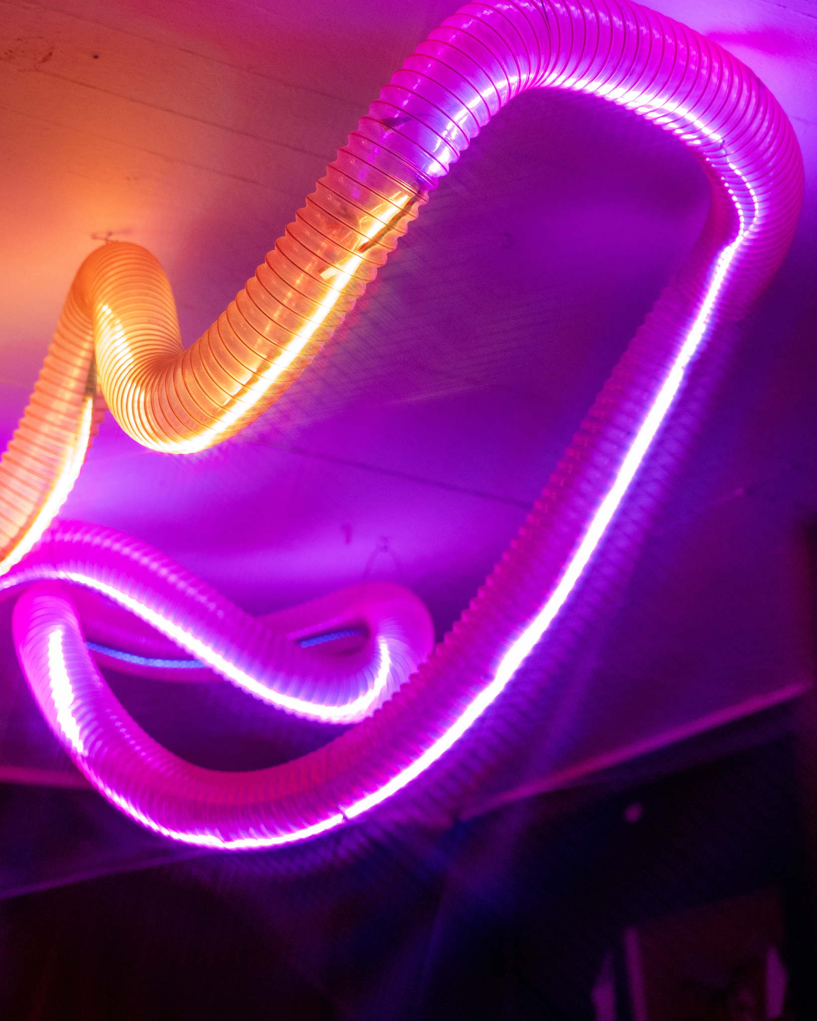 Neon-Röhren-Skulptur